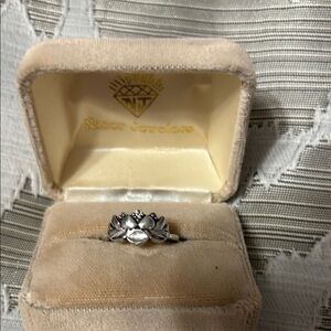 Silvertone ladies floral like ring